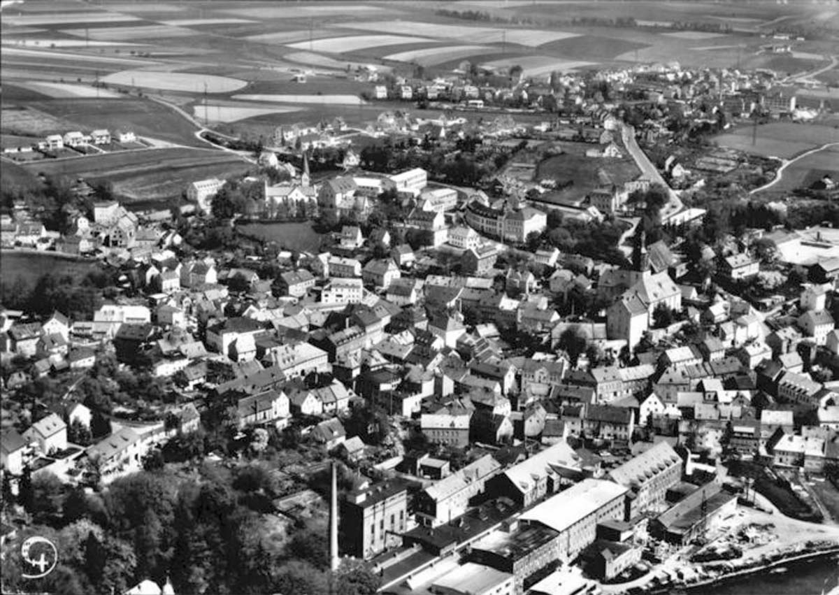 Arzberg (Oberfranken). Panorama der Stadt, Luftbild, 1965