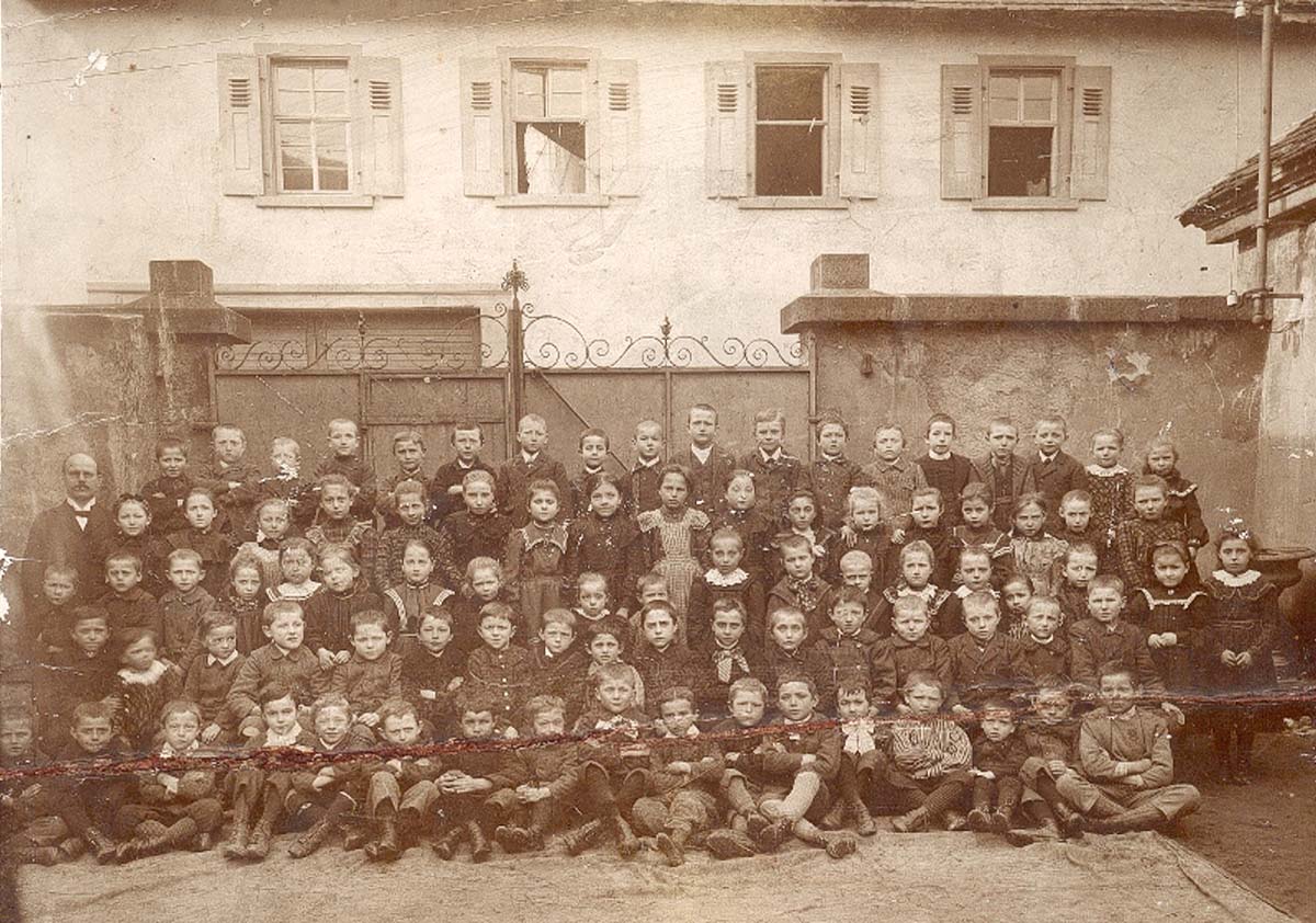 Albisheim (Pfrimm). Kinder (im garten oder schule)
