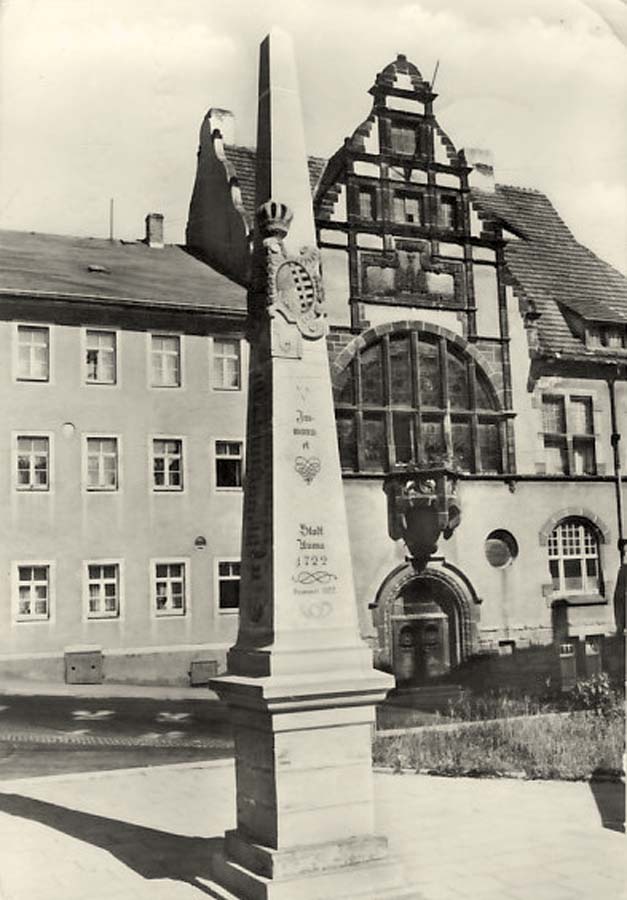 Auma-Weidatal. Denkmal am Platz