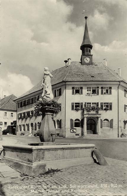 Bonndorf im Schwarzwald. Marktbrunnen und Rathaus