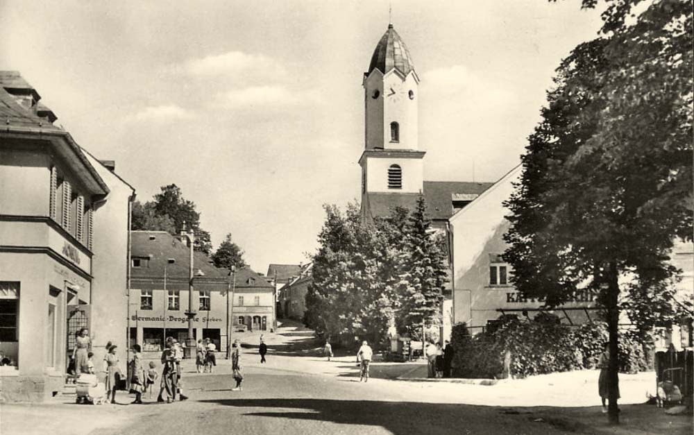 Bad Brambach. Karl-Liebknecht-Platz mit evangelische Kirche