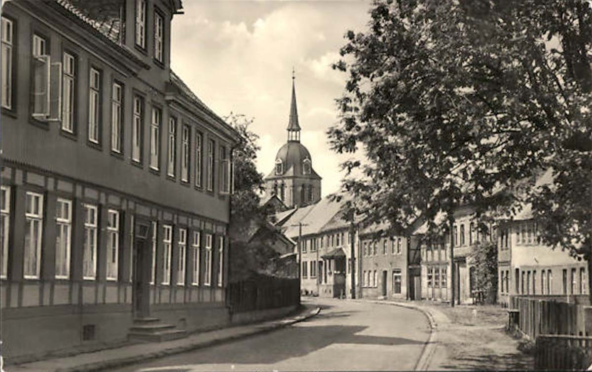 Calvörde. Neustadtstraße mit Berufsschule, 1963