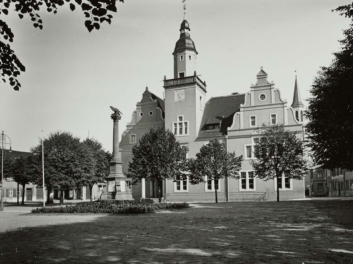 Coswig. Markt, Rathaus (1569, Anbauten Ende 19. Jh. und 1911), 1935