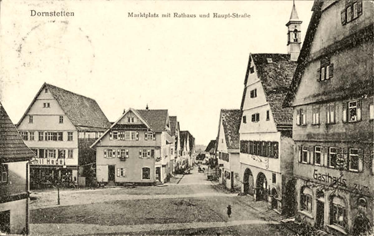 Dornstetten. Marktplatz mit Rathaus und Hauptstraße