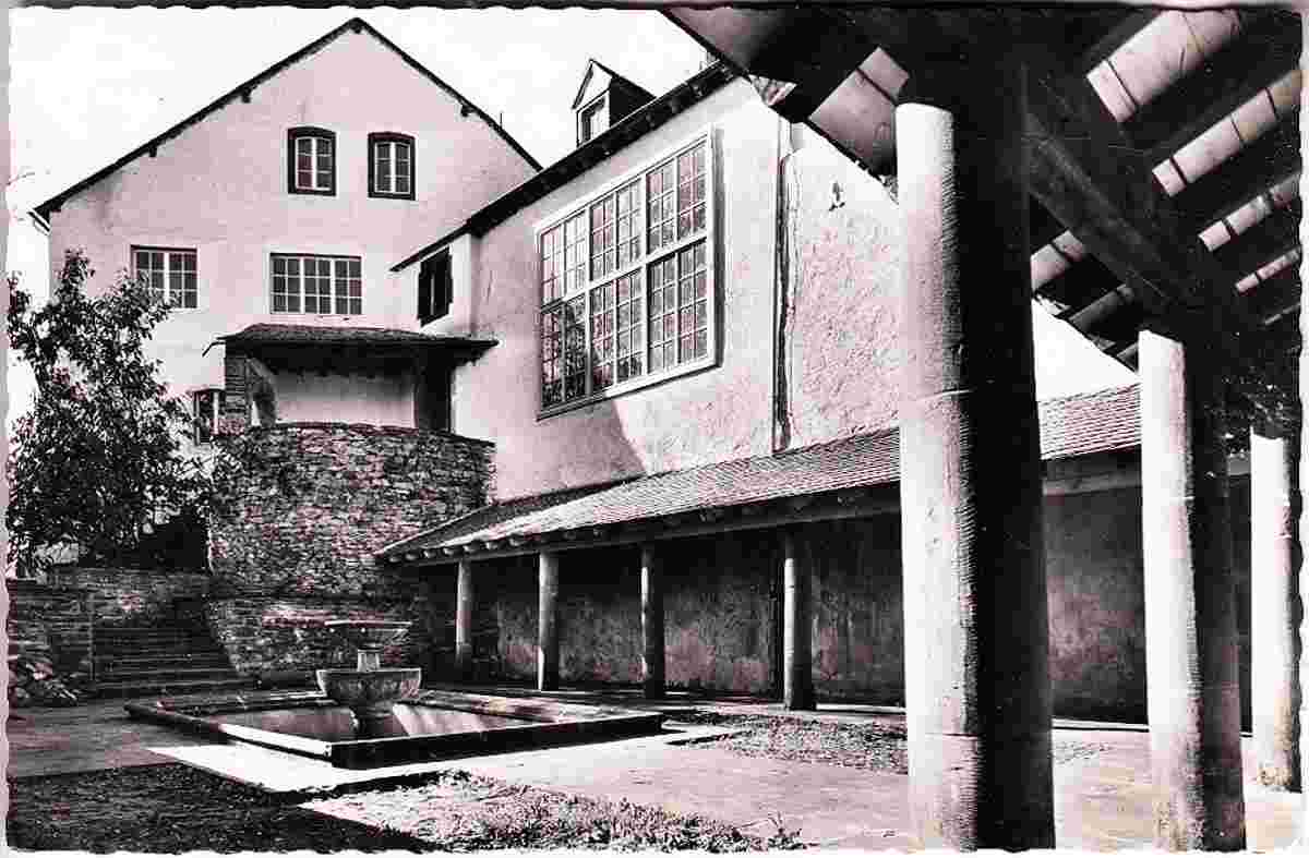 Dahlem. Eifelhaus mit Brunnen, 1955