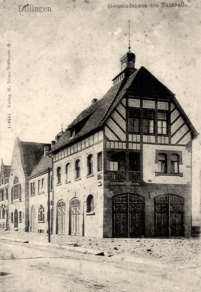 Dillingen (Saar). Gemeindehaus mit Turnhall