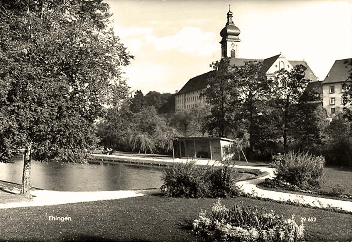 Ehingen (Donau). Park und Blick am Konvikt mit Kollegiumskirche