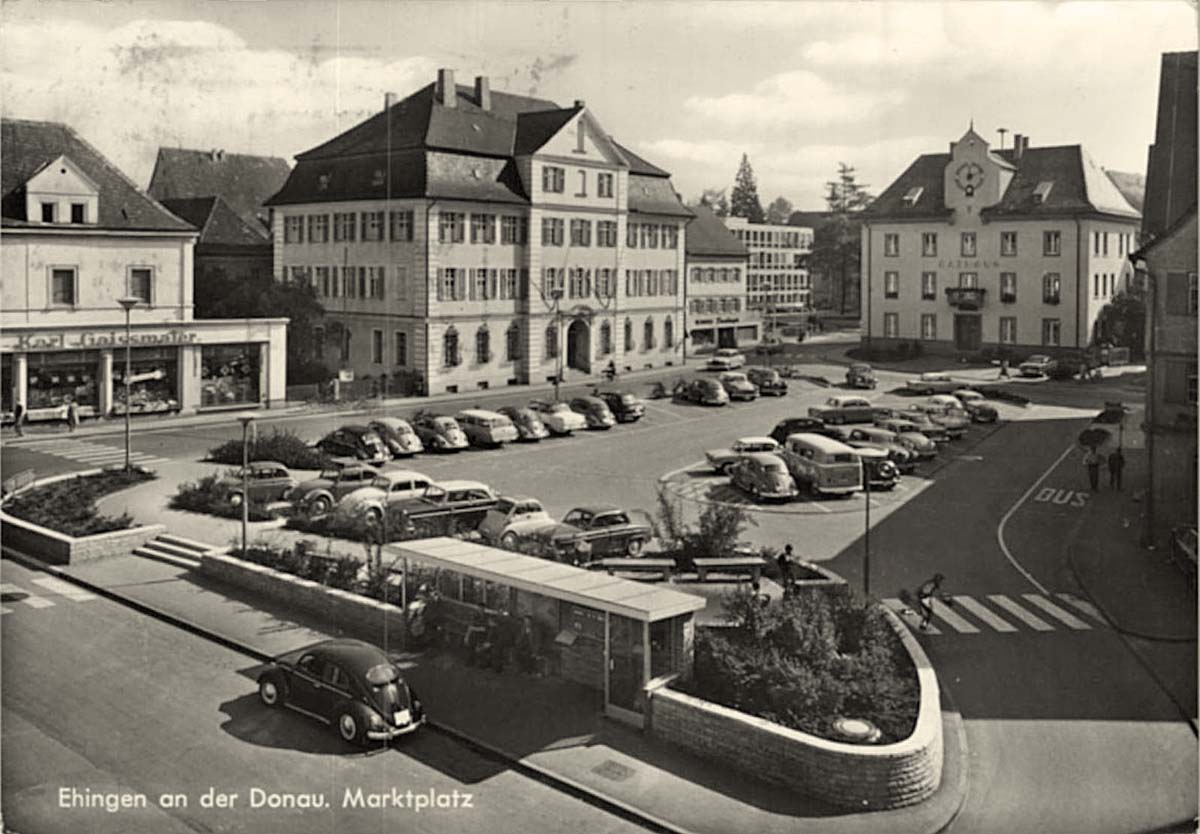 Ehingen (Donau). Rathaus, Auto, Bus Unterbrechung am Marktplatz