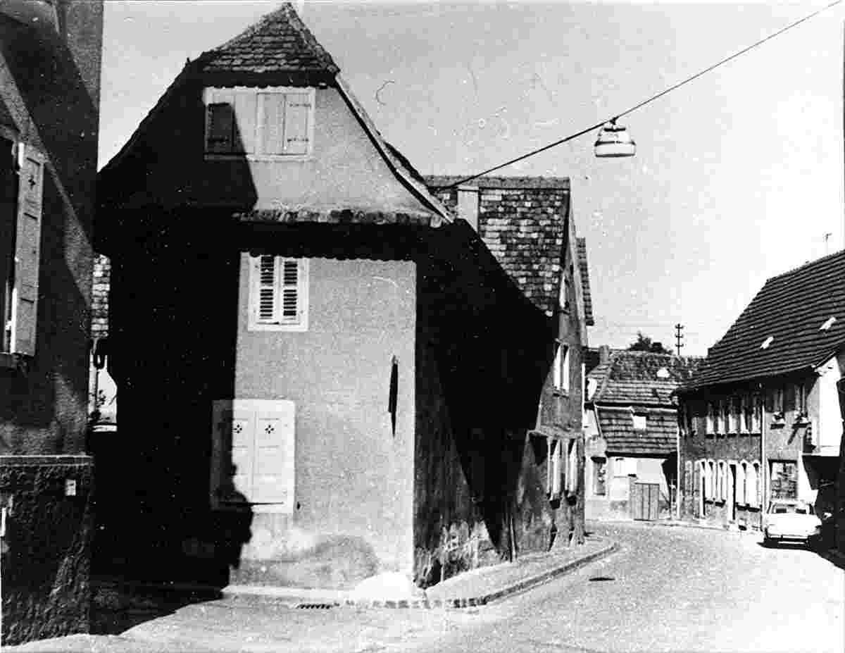 Hemsbach. Bachgasse - Ecke Kirchgasse - Haus Reinemuth steht noch - um 1960
