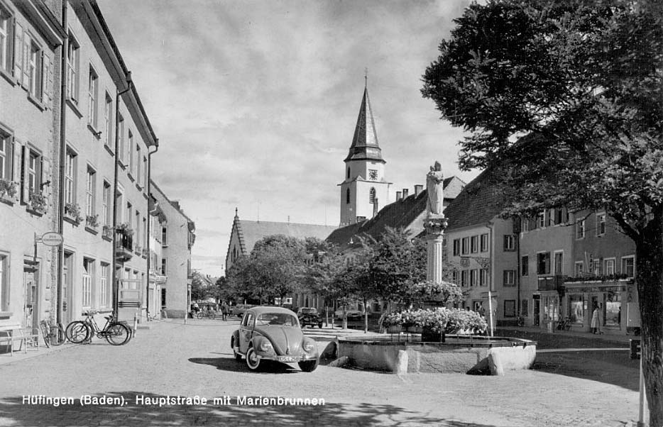 Hüfingen. Hauptstraße mit Marienbrunnen, 1963