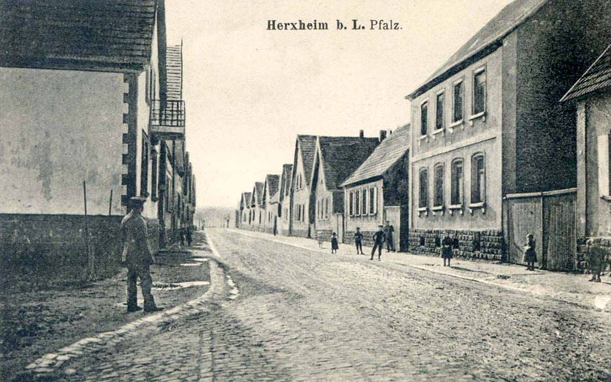 Herxheim bei Landau. Blick auf Straße, um 1910