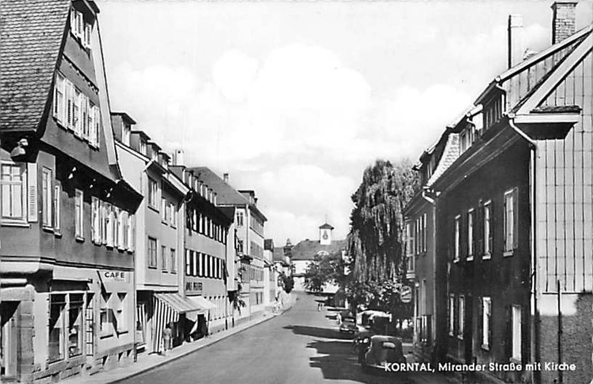 Korntal-Münchingen. Mirander Straße mit Kirche