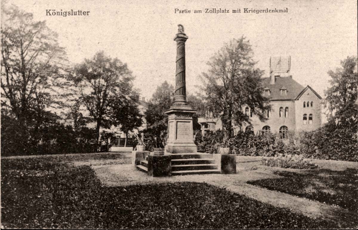 Königslutter am Elm. Zollplatz mit Kriegerdenkmal