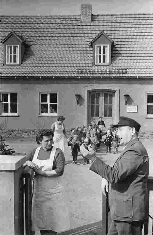 Kabelsketal. Dieskau - Blick zur Strasse, 1964