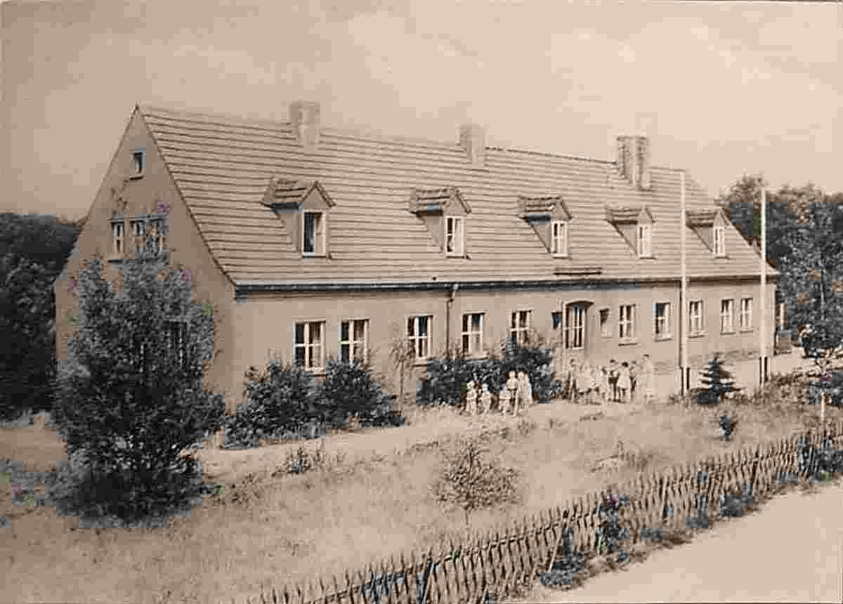 Kabelsketal. Dieskau - Kindergarten 'Weltfrieden', um 1960s