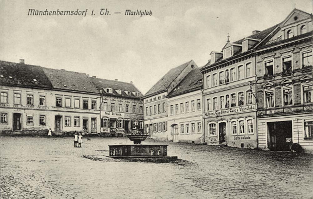 Münchenbernsdorf. Marktplatz mit Hüttners Konditorei