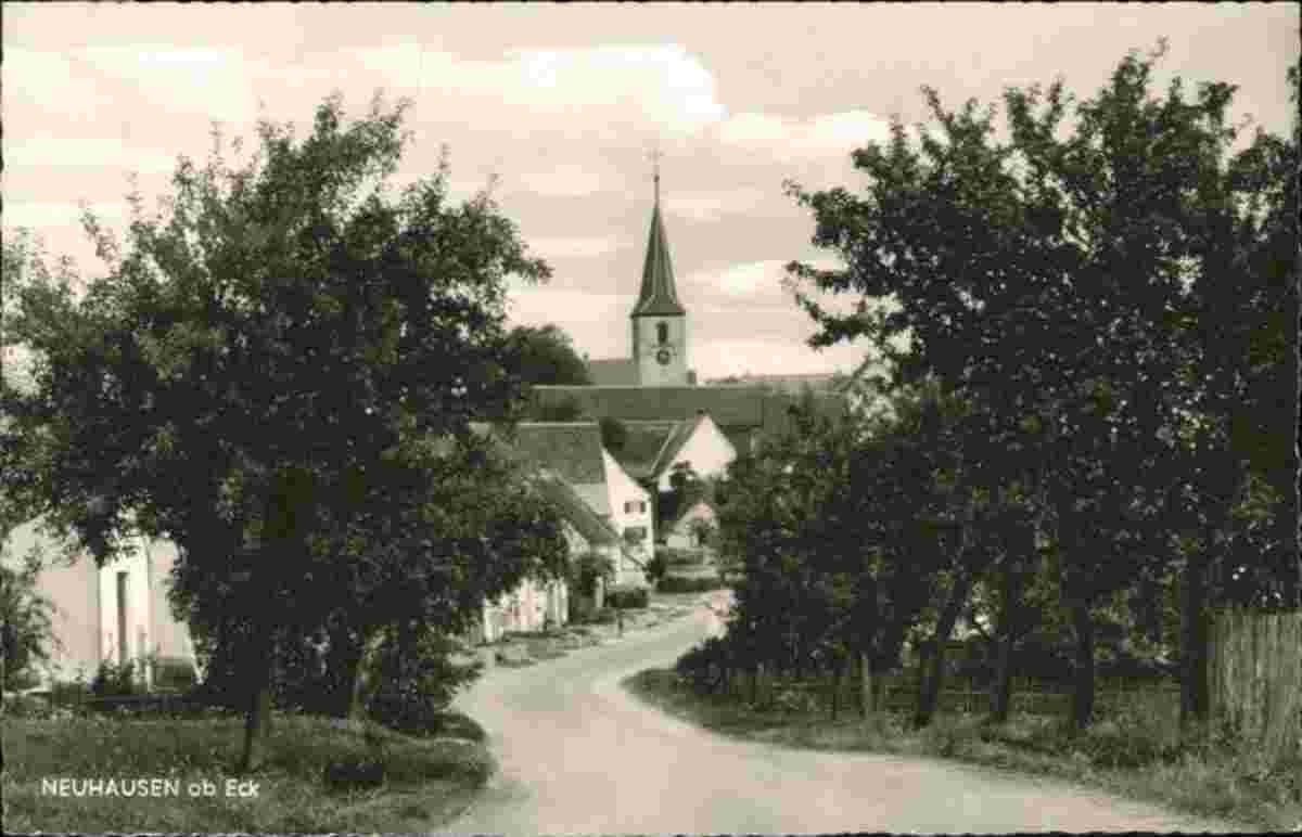Neuhausen auf den Fildern. Panorama von Dorfstraße mit Kirche