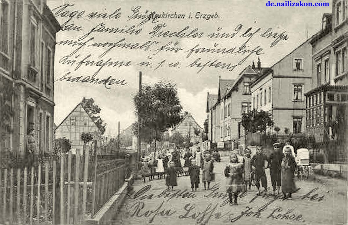 Neukirchen-Vluyn. Panorama von Stadtstraße mit Kinder