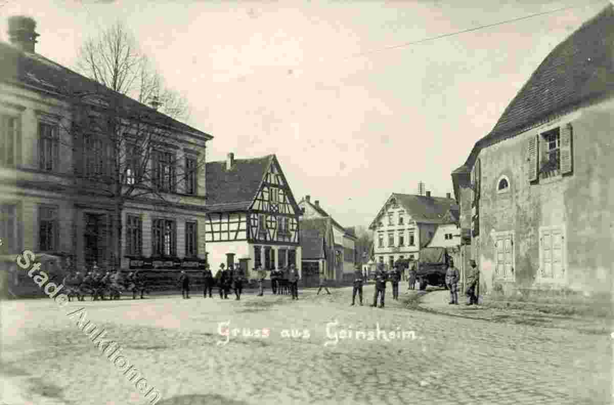 Neustadt an der Weinstraße. Geinsheim - Soldaten am Marktplatz