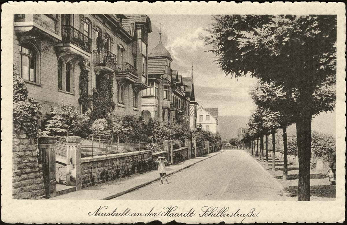 Neustadt an der Weinstraße. Schillerstraße