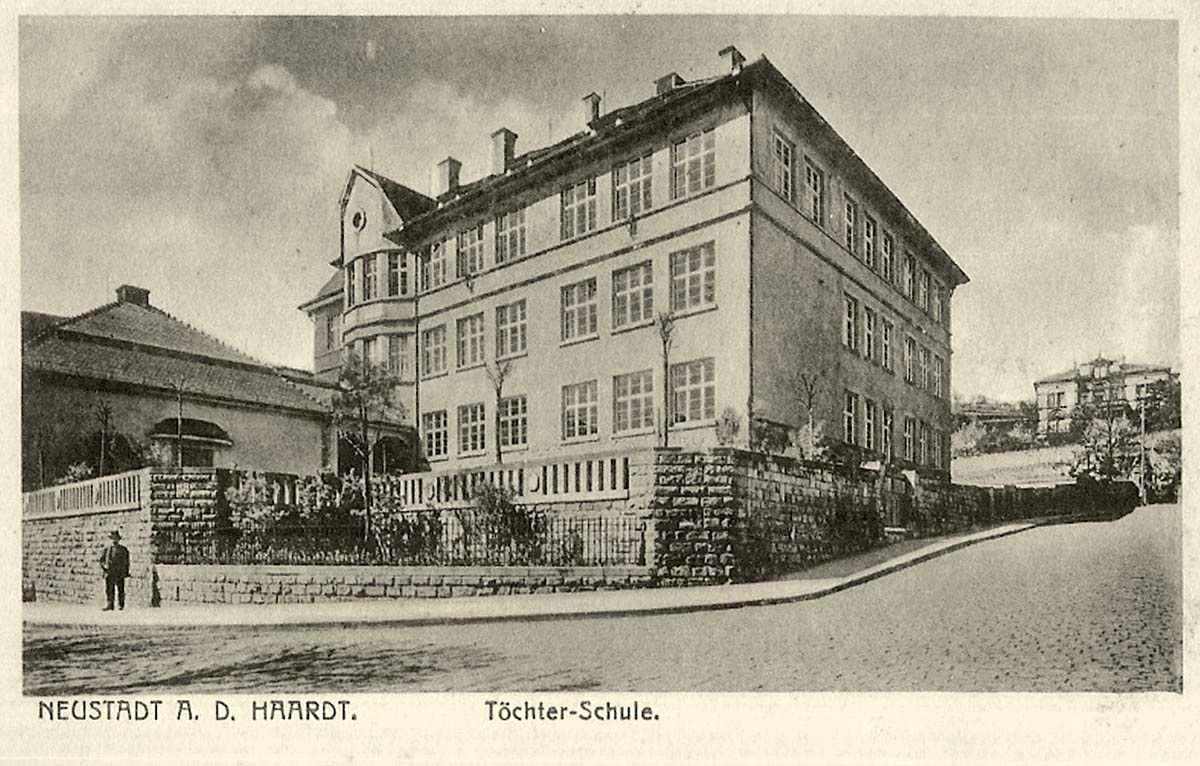Neustadt an der Weinstraße. Töchterschule