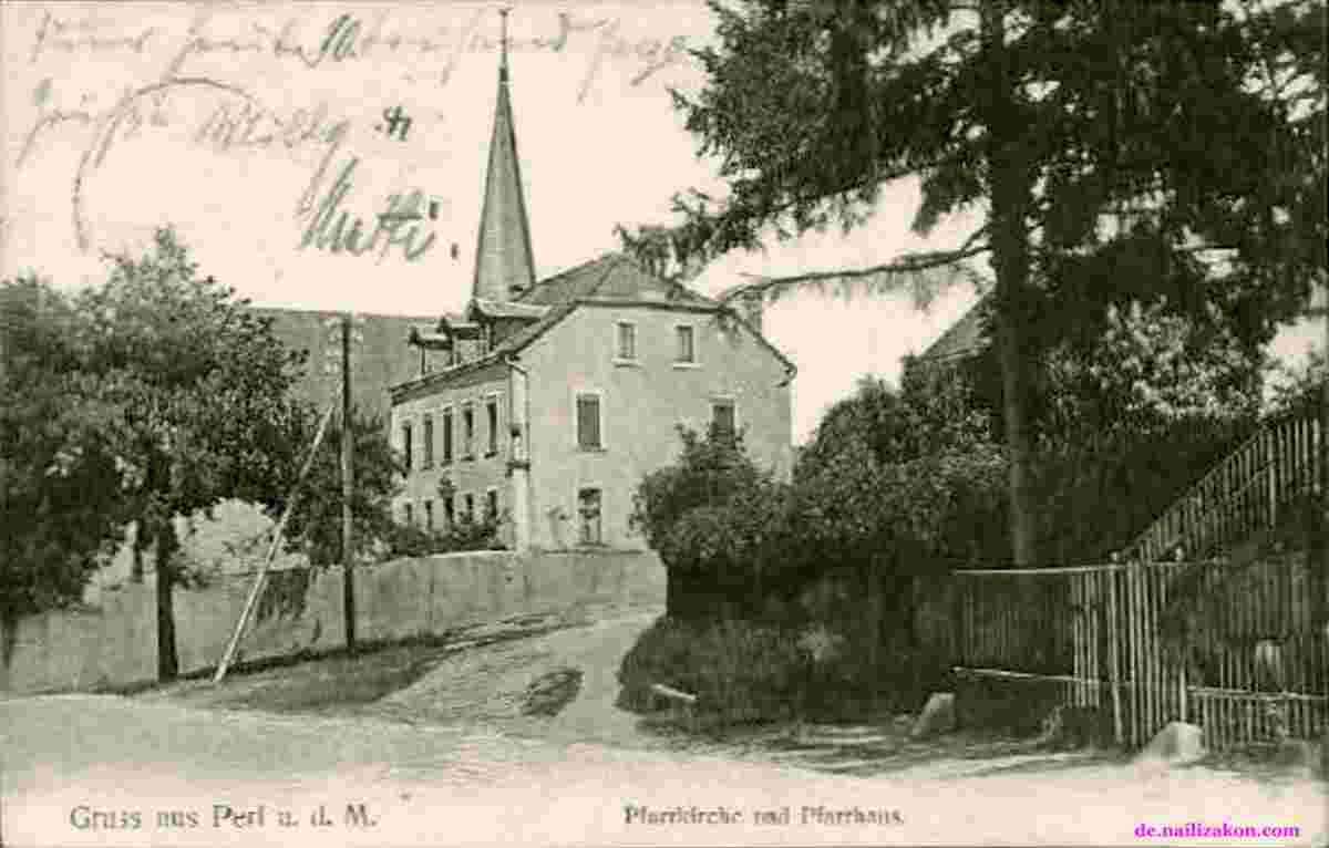 Perl. Pfarrkirche mit Pfarrhaus