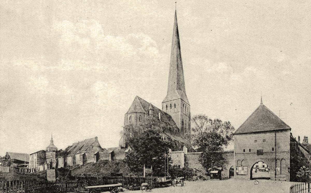 Rostock. Petri Kirche und Petri Tor