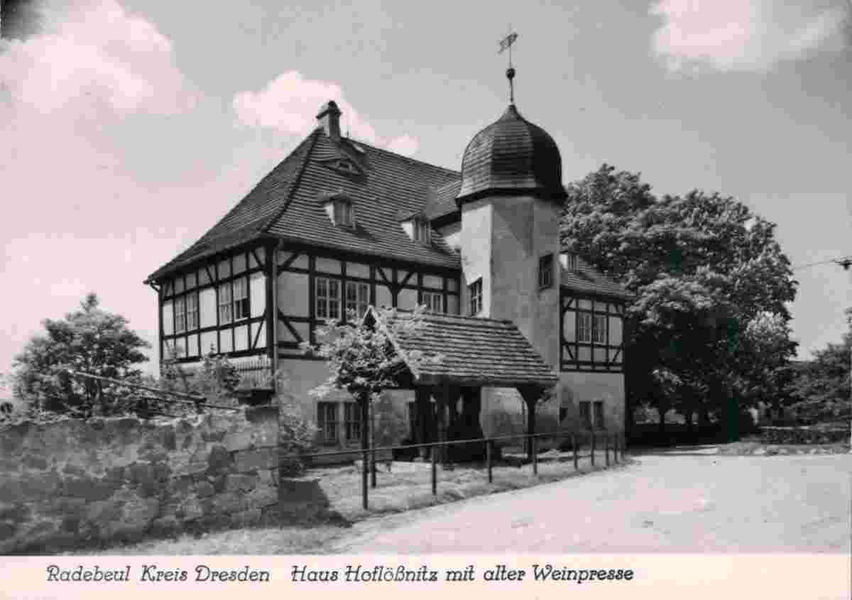 Radebeul. Haus Hoflößnitz mit alter Weinpresse, 1965