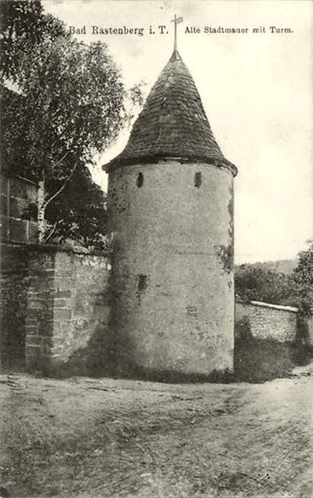 Rastenberg. Alte Stadtmauer mit Turm