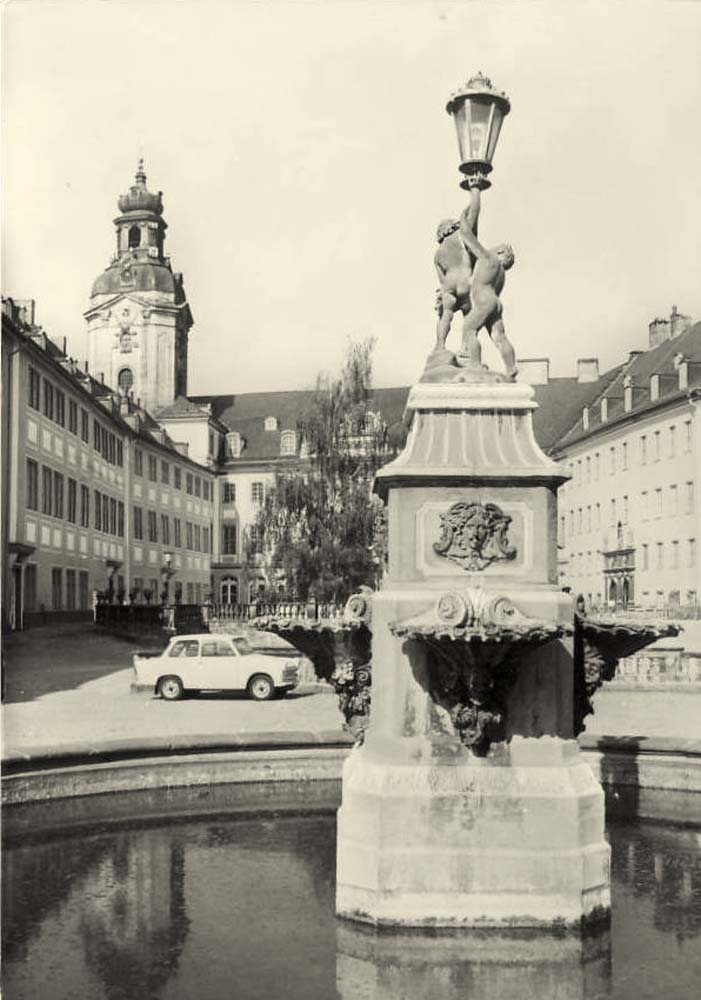 Rudolstadt. Heidecksburg - Schloßhofbrunnen