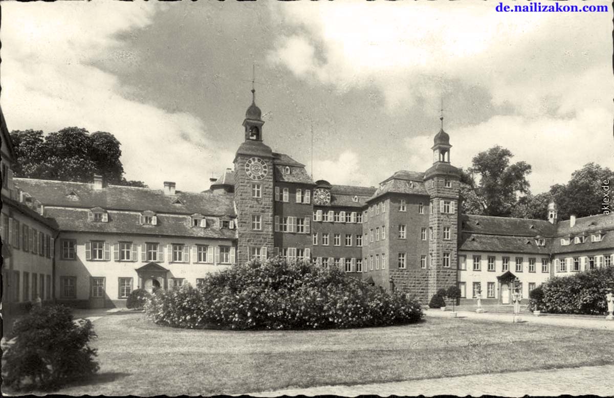 Schwetzingen. Schloßgarten mit Flieder, 1964