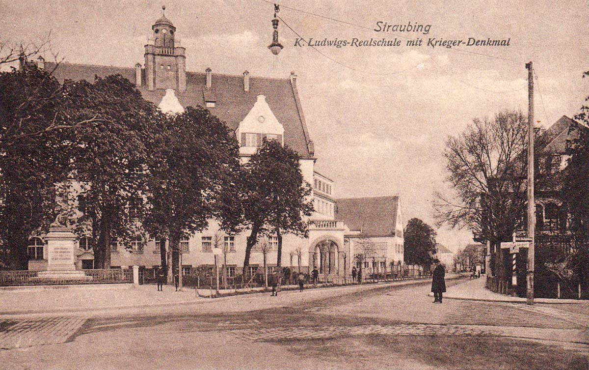 Straubing. K. Ludwigs-Realschule mit Krieger-Denkmal, 1922
