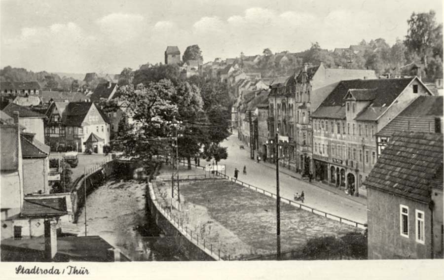 Stadtroda. Panorama von Stadtstraße und fluss Roda, 1957