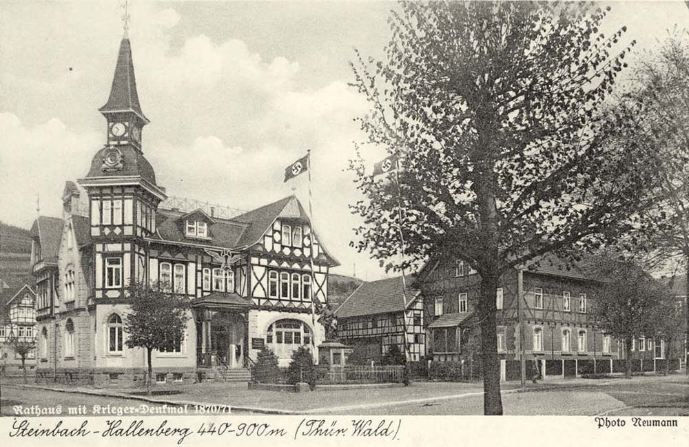 Steinbach-Hallenberg. Rathaus mit Kriegerdenkmal 1870-71
