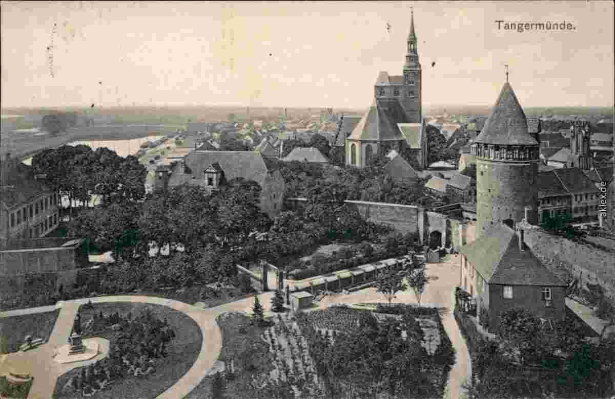 Tangermünde. Blick auf Stadt, Anlagen und Stadtmauer, 1910