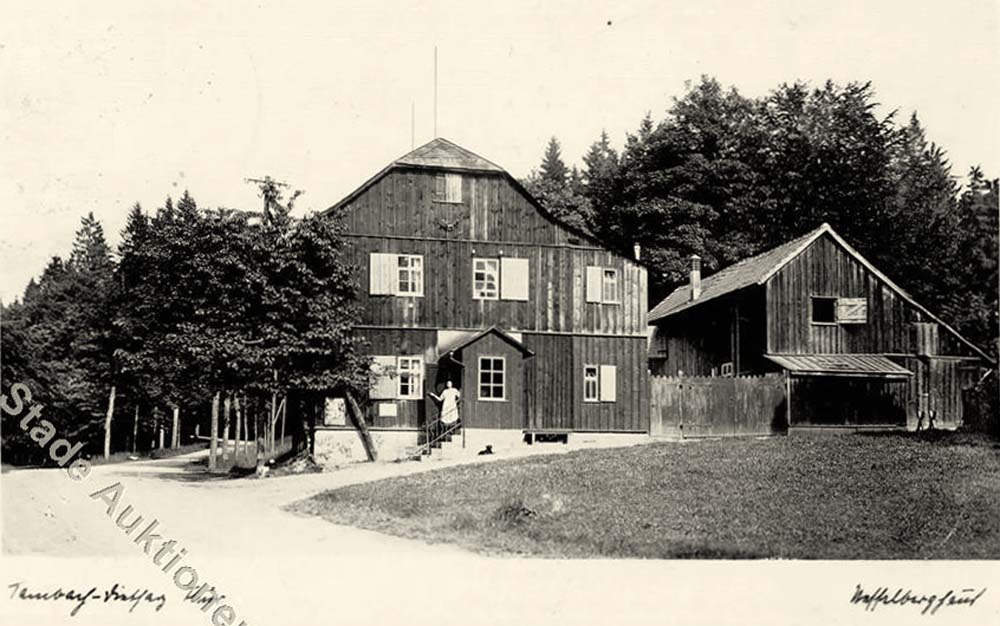 Tambach-Dietharz. Nesselberghaus mit Scheune