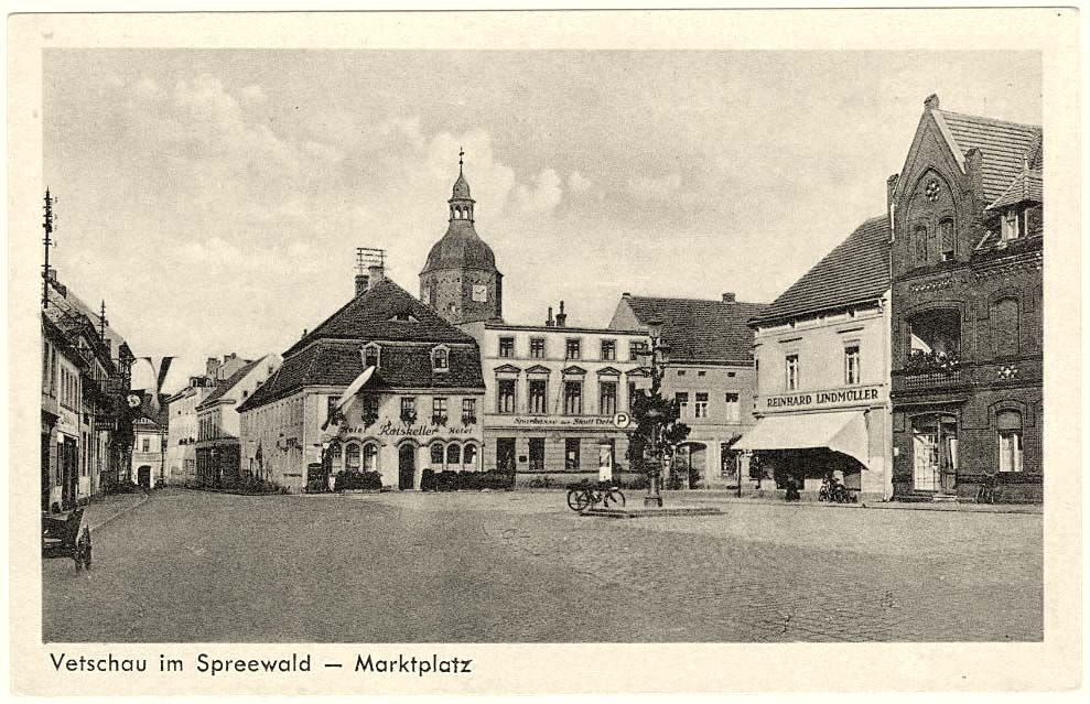Vetschau (Spreewald). Marktplatz, Hotel Ratskeller, Sparkasse