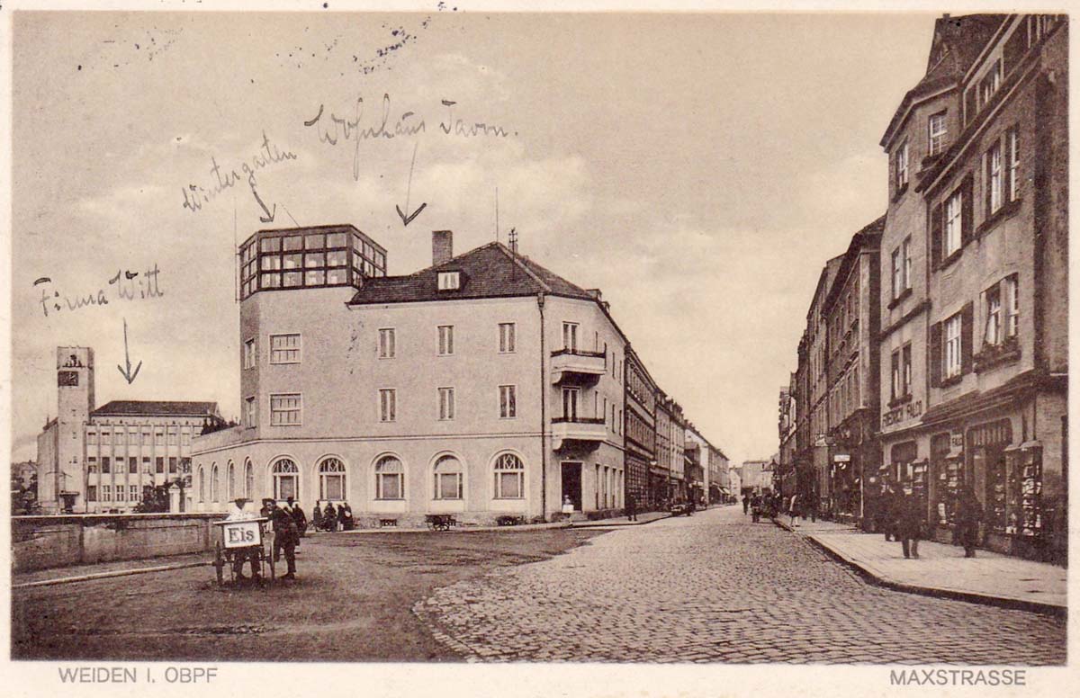 Weiden in der Oberpfalz. Maxstraße, Geschäft Friedrich Falco, Eisverkäufer, 1931