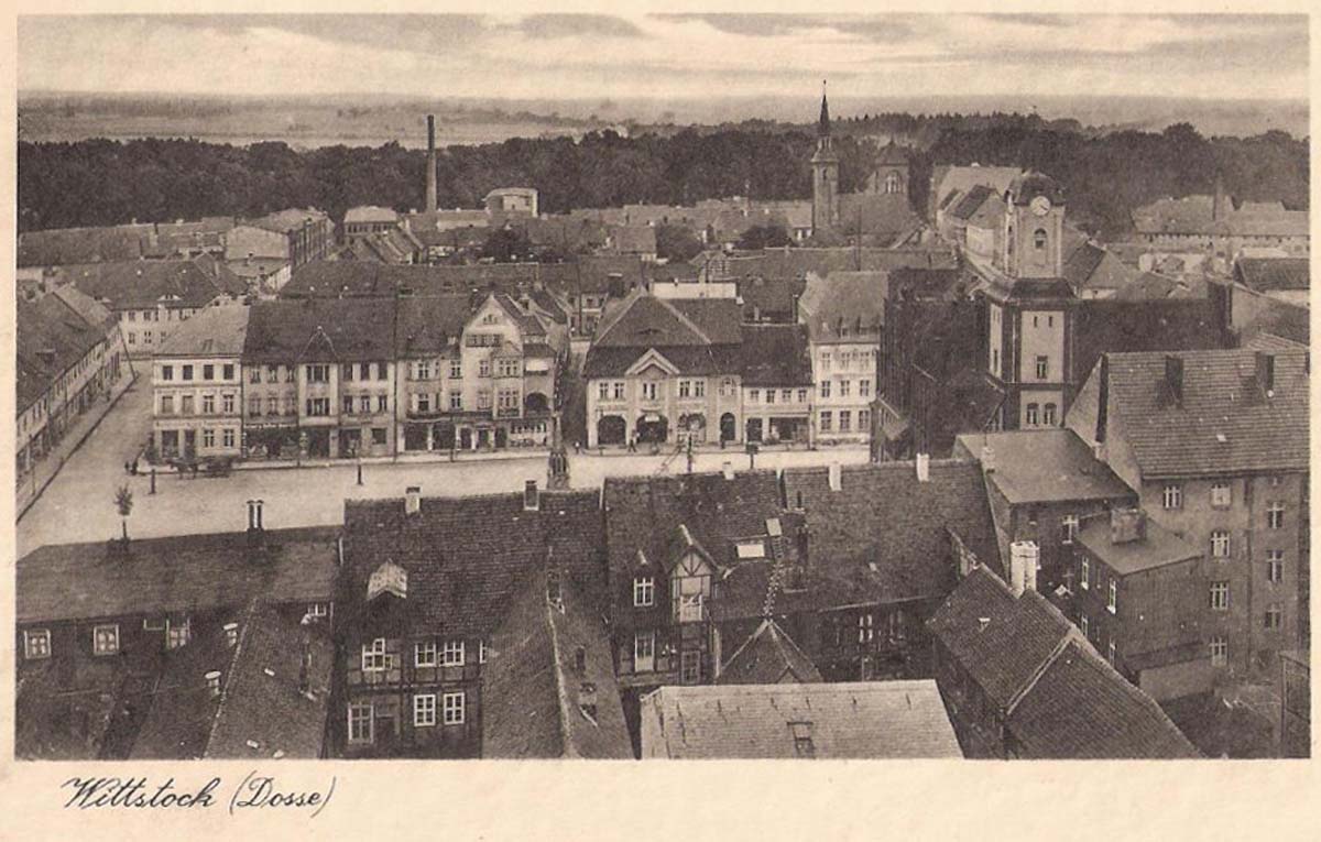Wittstock (Dosse). Panorama Vogelschau - Marktplatz mit Buchdruckerei, Papierhandlung, Kaisers kaffee, 1937