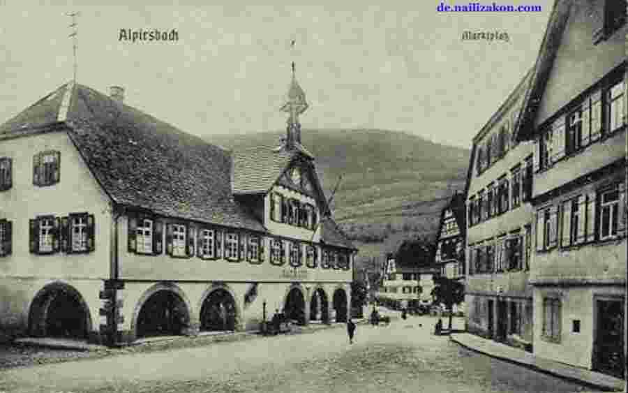 Alpirsbach. Marktplatz mit Blick zum Rathaus