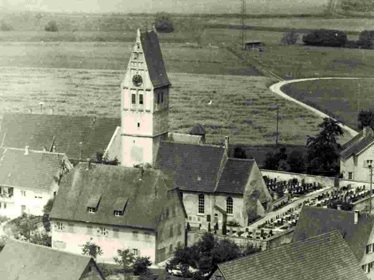 Blick auf Amstetten-Dorf, Kirche mit Friedhof