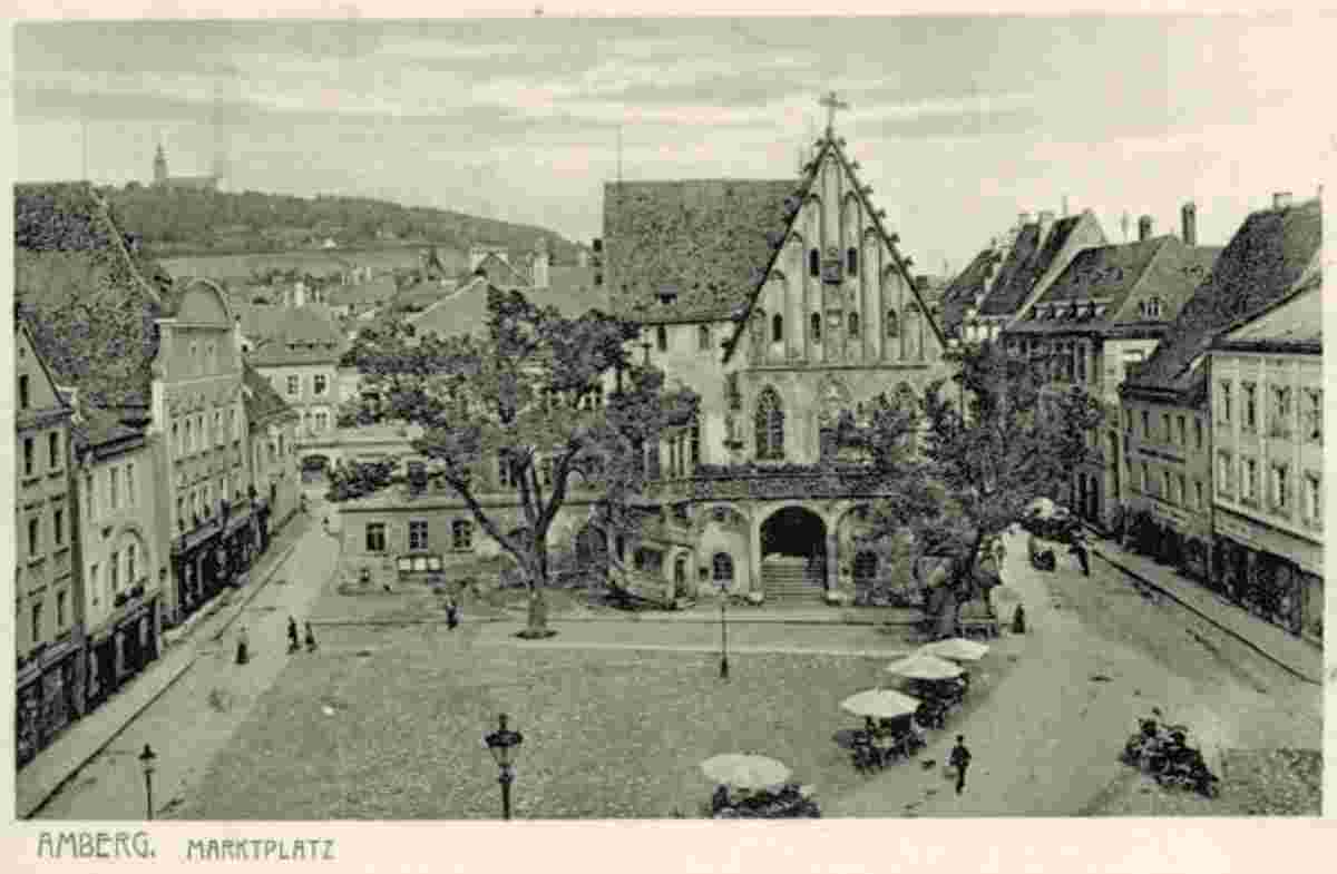 Amberg. Marktplatz mit Rathaus