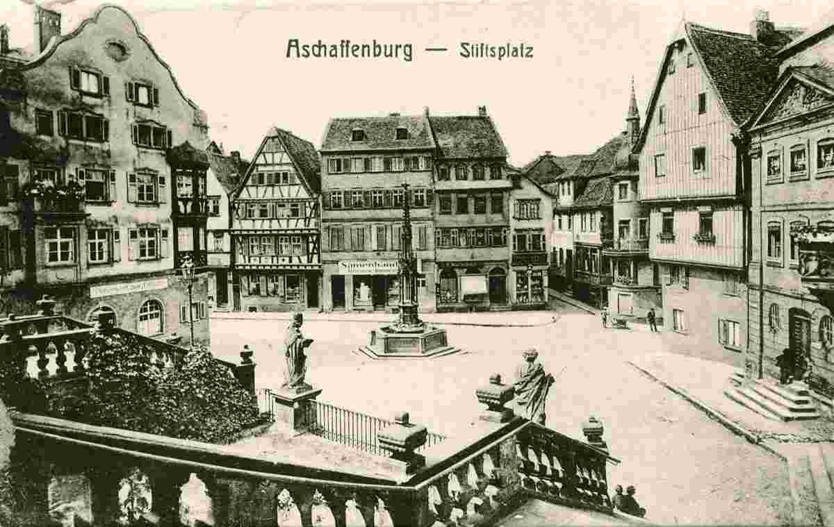 Aschaffenburg. Stiftsplatz