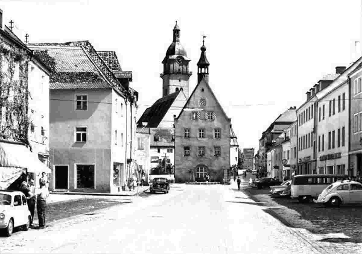 Auerbach in der Oberpfalz. Panorama von Straße mit Geschäften