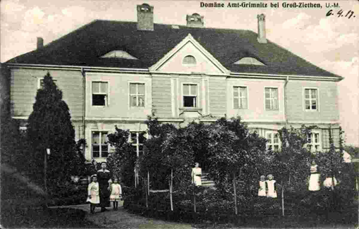 Althüttendorf. Domänenamt Grimnitz, Frauen und Kinder im Garten, 1917