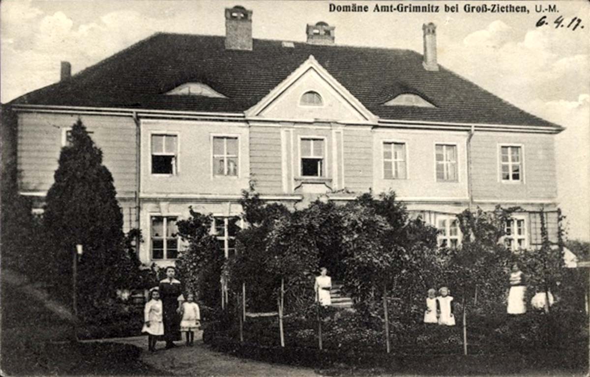 Althüttendorf. Domänenamt Grimnitz, Frauen und Kinder im Garten, 1917