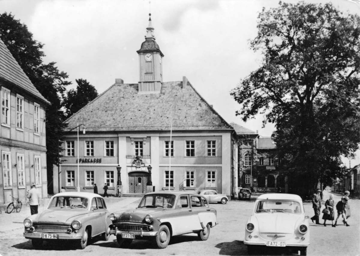 Angermünde. Rathaus mit Sparkasse, 1969