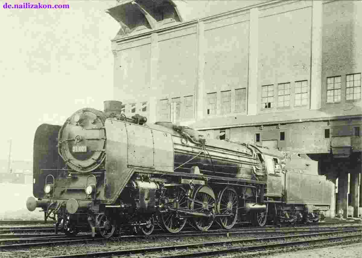 Ahlen. Lokomotive in Depot, 1925