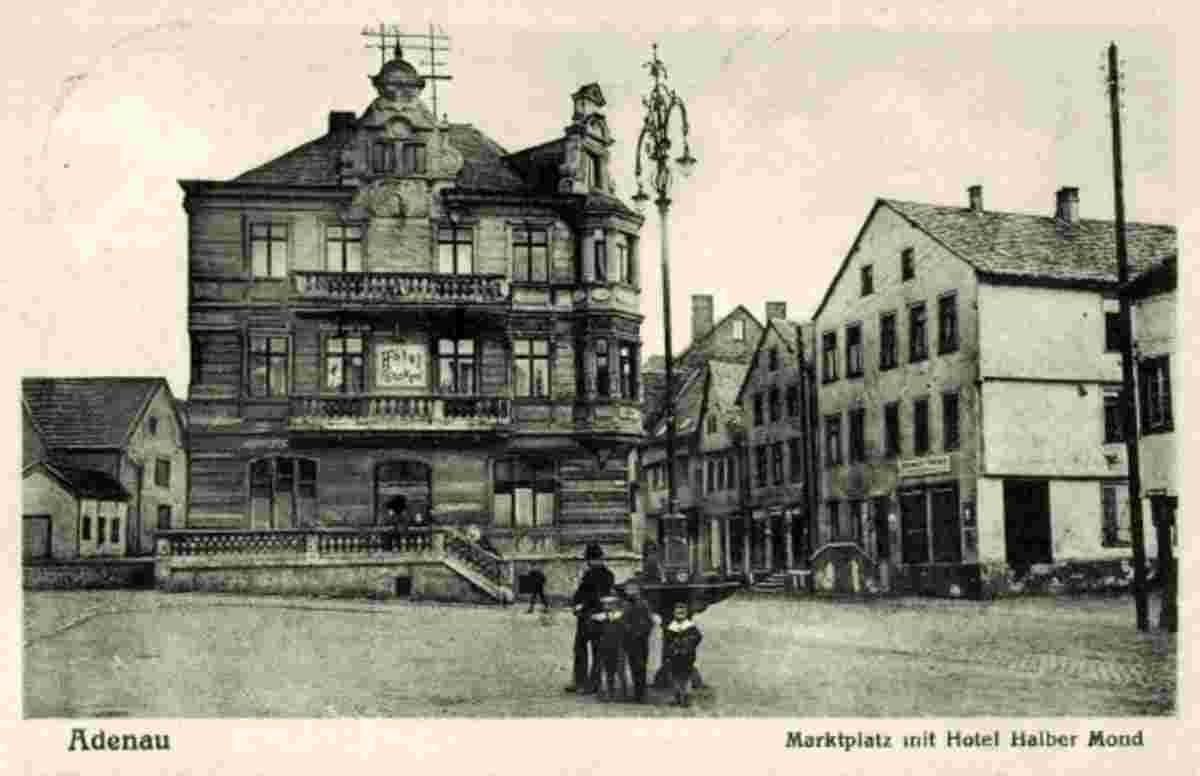 Adenau. Marktplatz mit Hotel Halber Mond, 1930