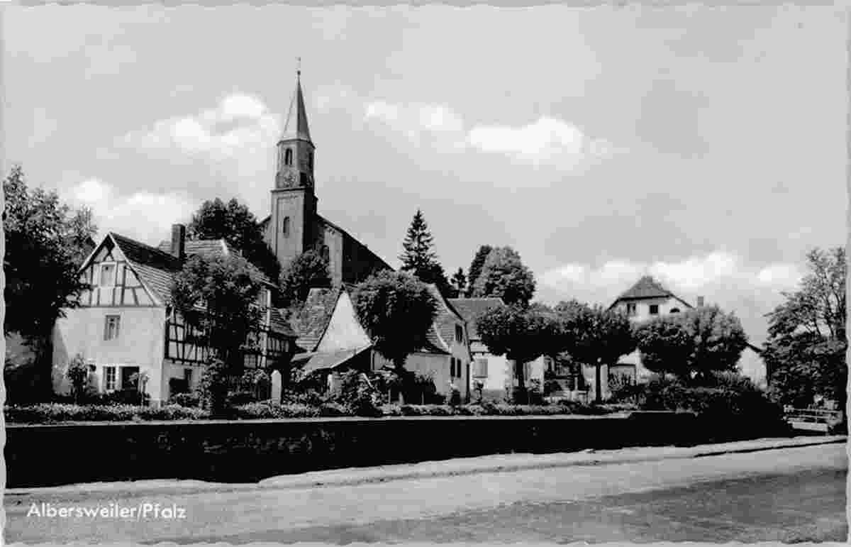 Blick auf Albersweiler mit Kirche